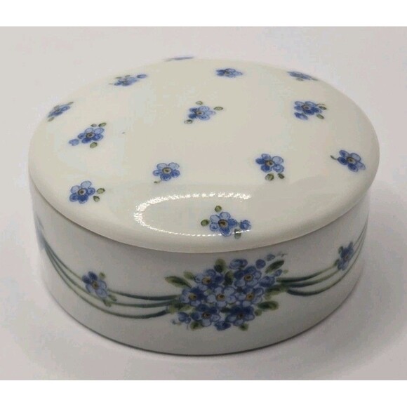 German Forget-me-Nots Blue and White Porcelain Trinket Box - Picture 4 of 12